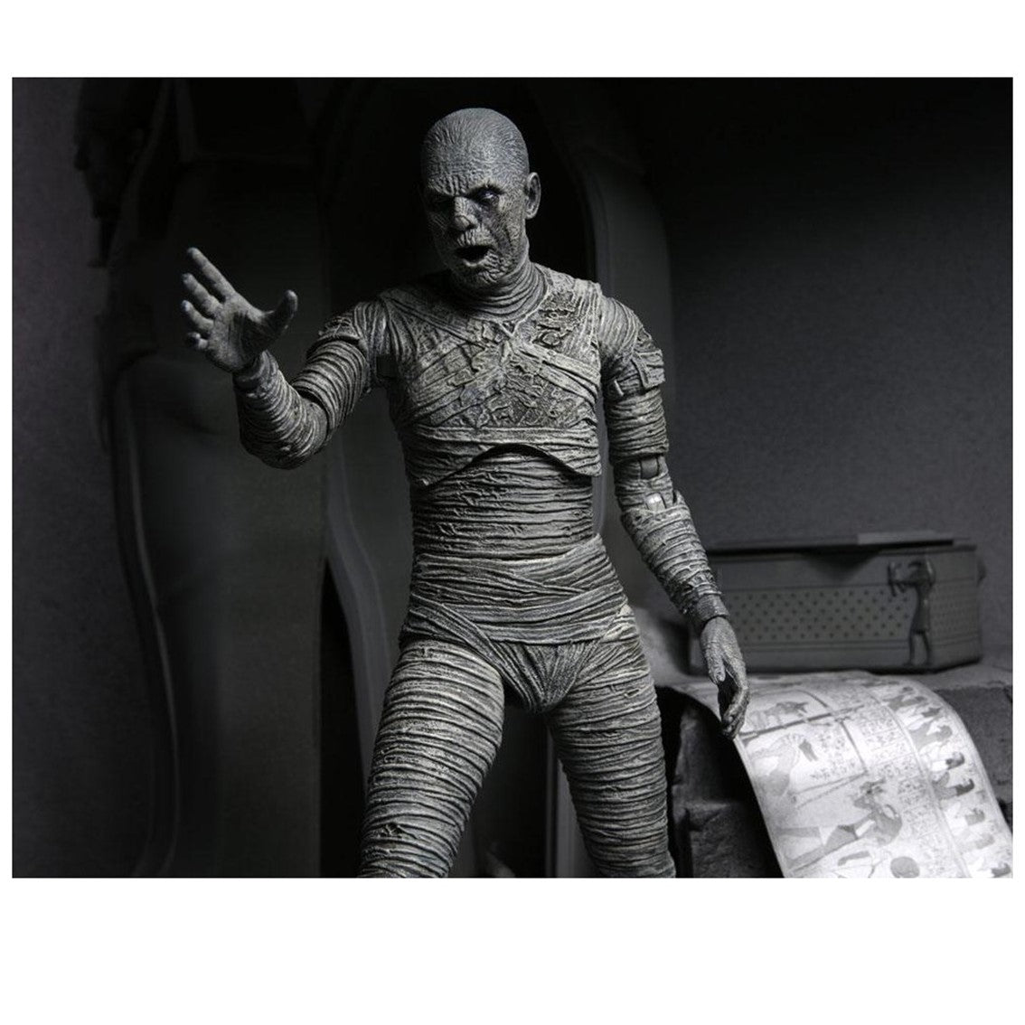 Figura NECA Ultimate La Momia (Black & White) 18 cm – Universal Monsters