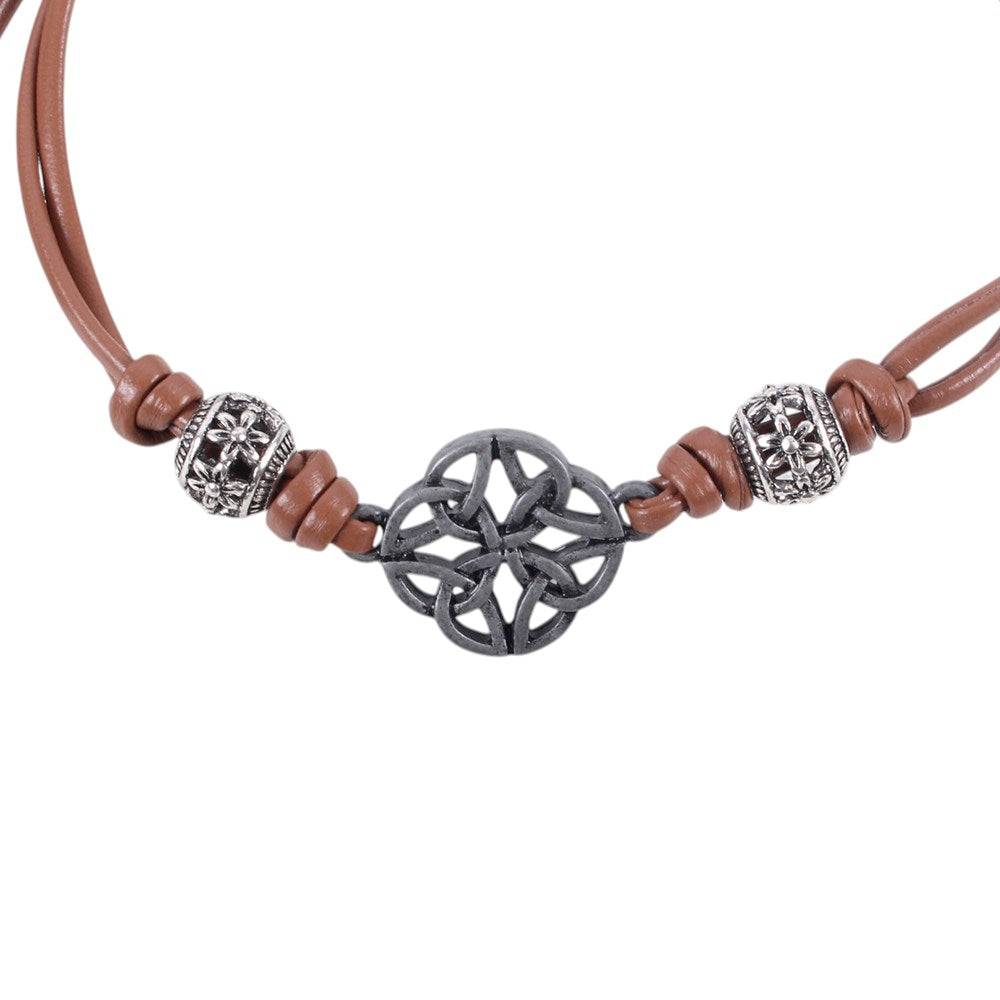 Pulsera de Cordón Marrón con Nudo Celta y Escudo